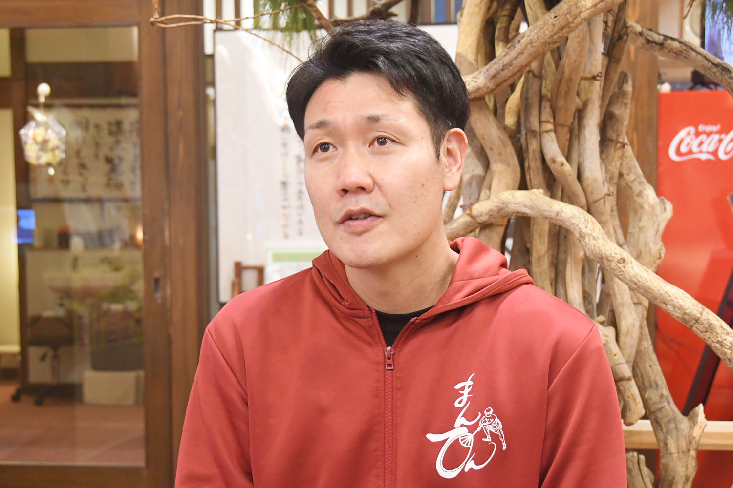 支配人 三村 安広